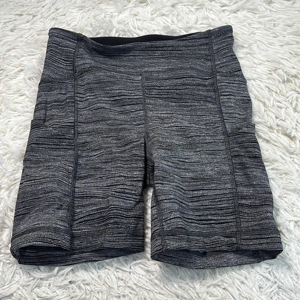 Lululemon Sole Training Short (6") Bit Point Ice Grey Black / Black